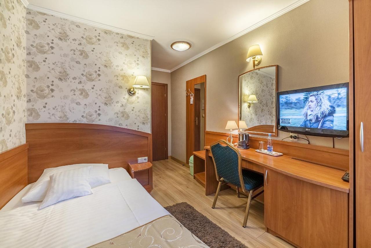 Hotel Doris Oborniki Esterno foto