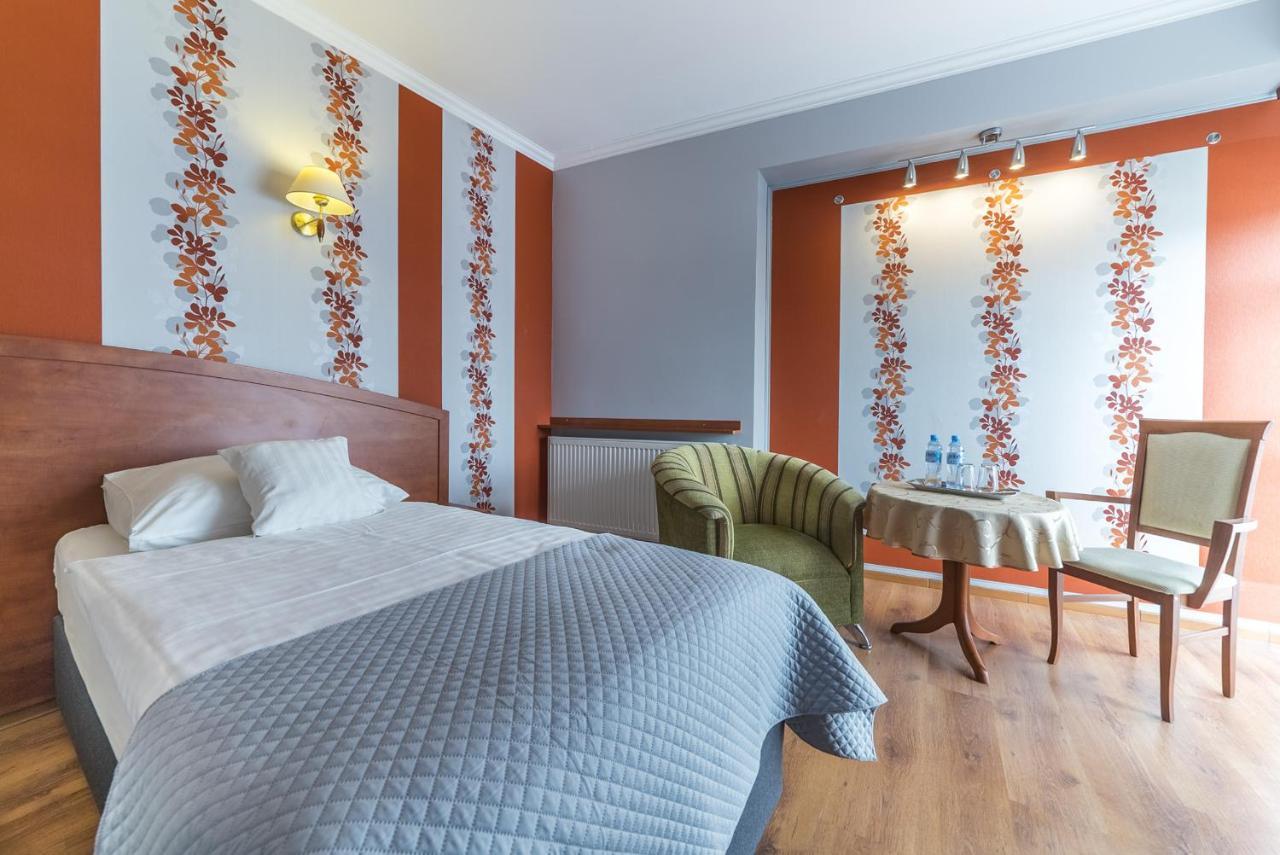 Hotel Doris Oborniki Esterno foto