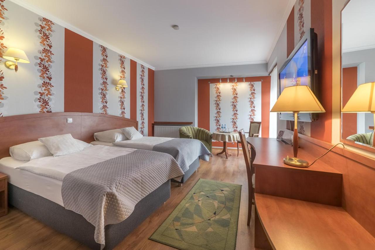 Hotel Doris Oborniki Esterno foto