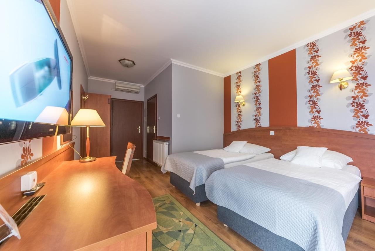 Hotel Doris Oborniki Esterno foto