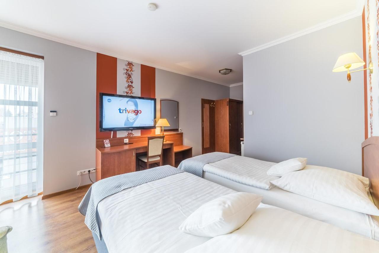 Hotel Doris Oborniki Esterno foto