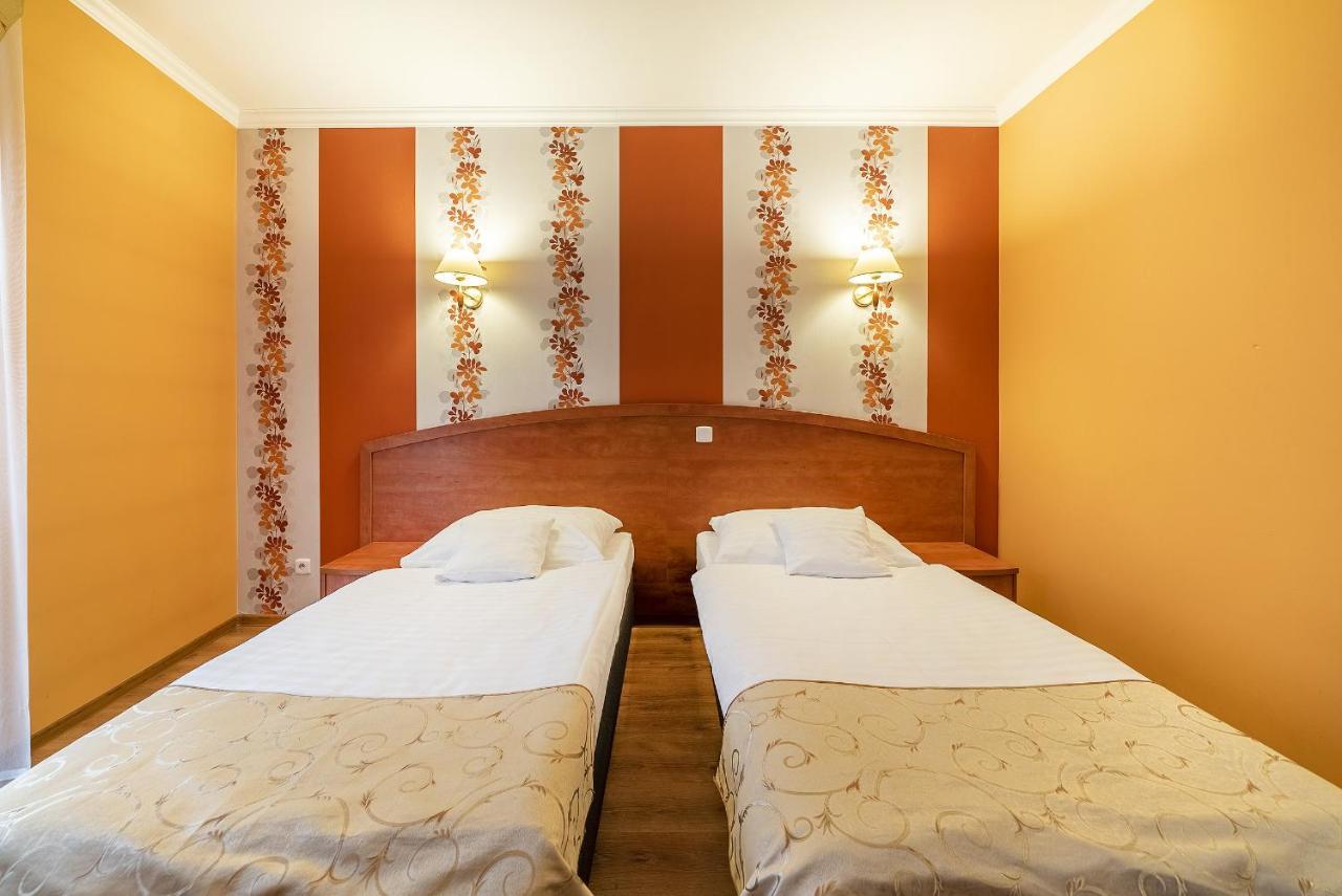 Hotel Doris Oborniki Esterno foto