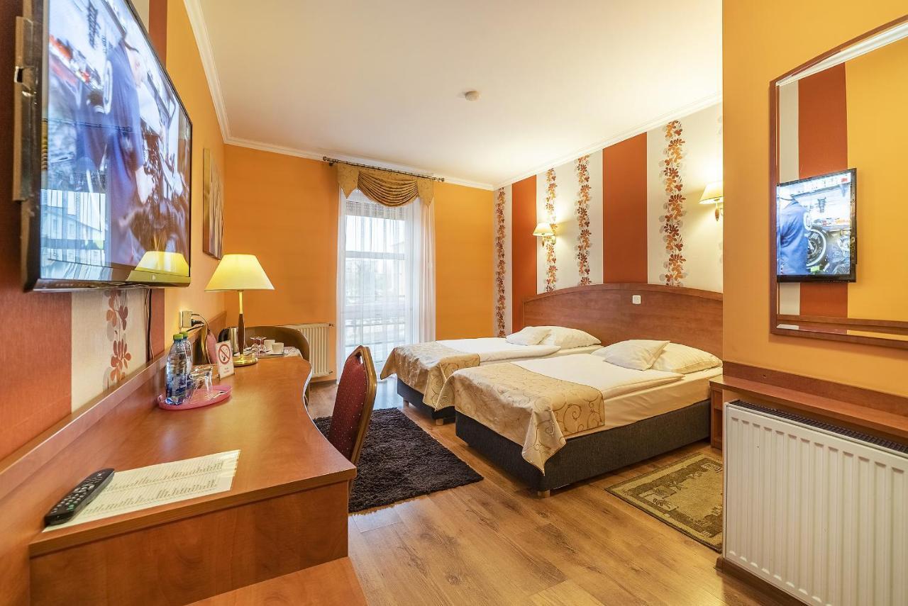 Hotel Doris Oborniki Esterno foto