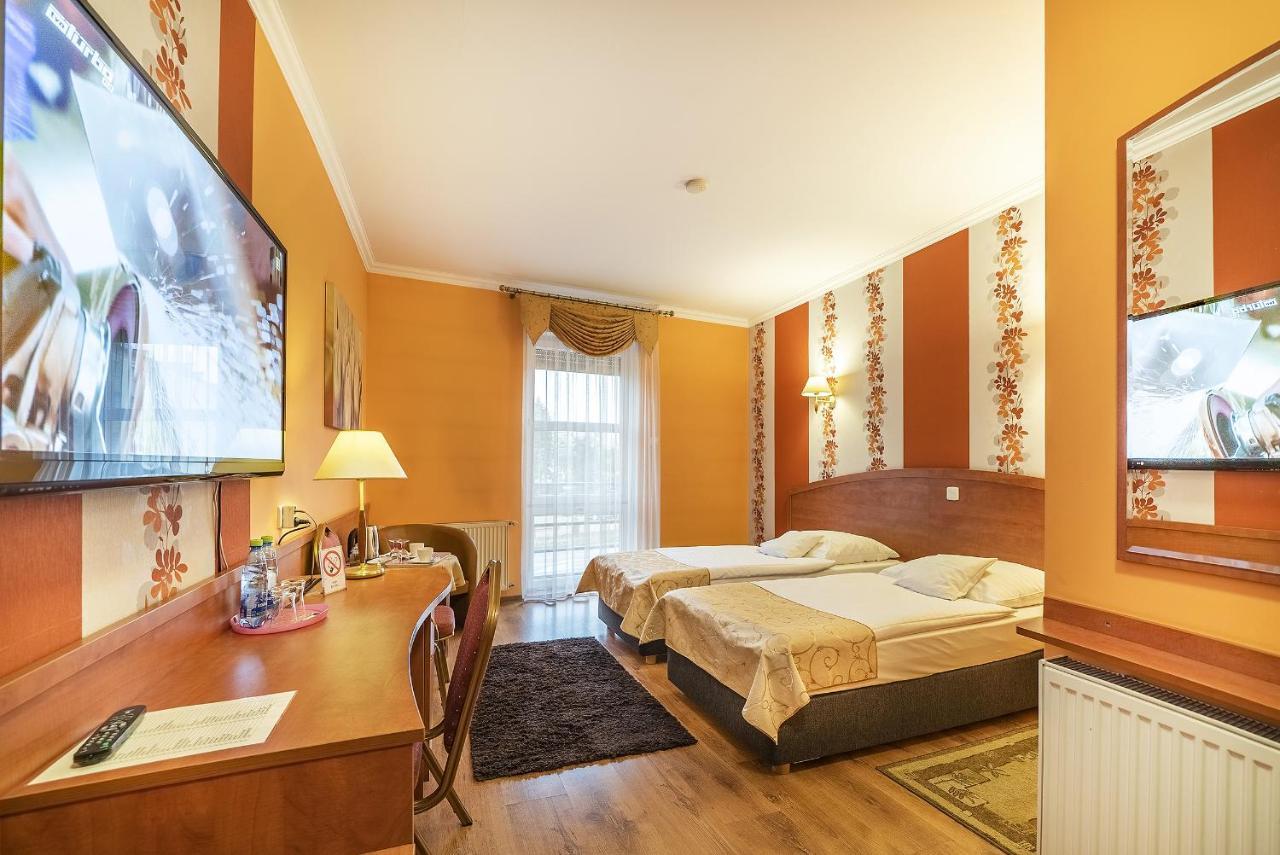 Hotel Doris Oborniki Esterno foto