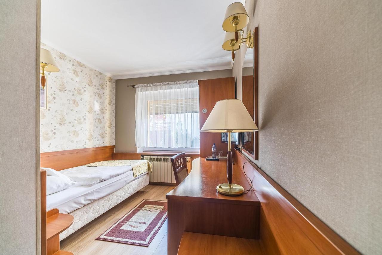 Hotel Doris Oborniki Esterno foto