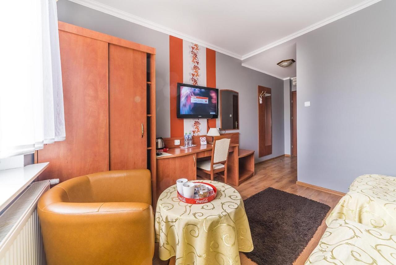 Hotel Doris Oborniki Esterno foto